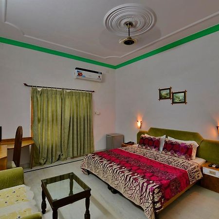 Hotel Surya Khajurāho Exteriér fotografie