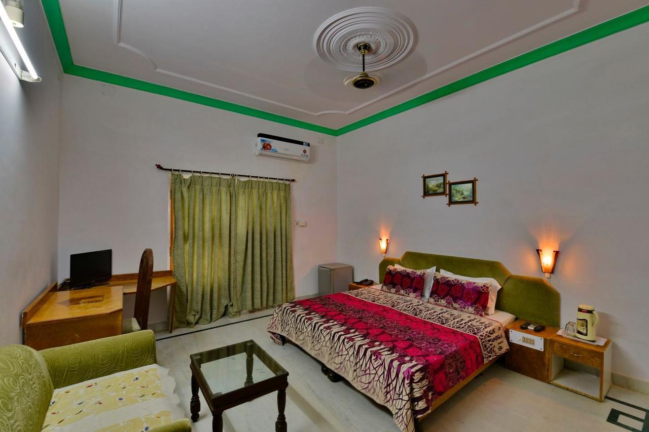 Hotel Surya Khajurāho Exteriér fotografie